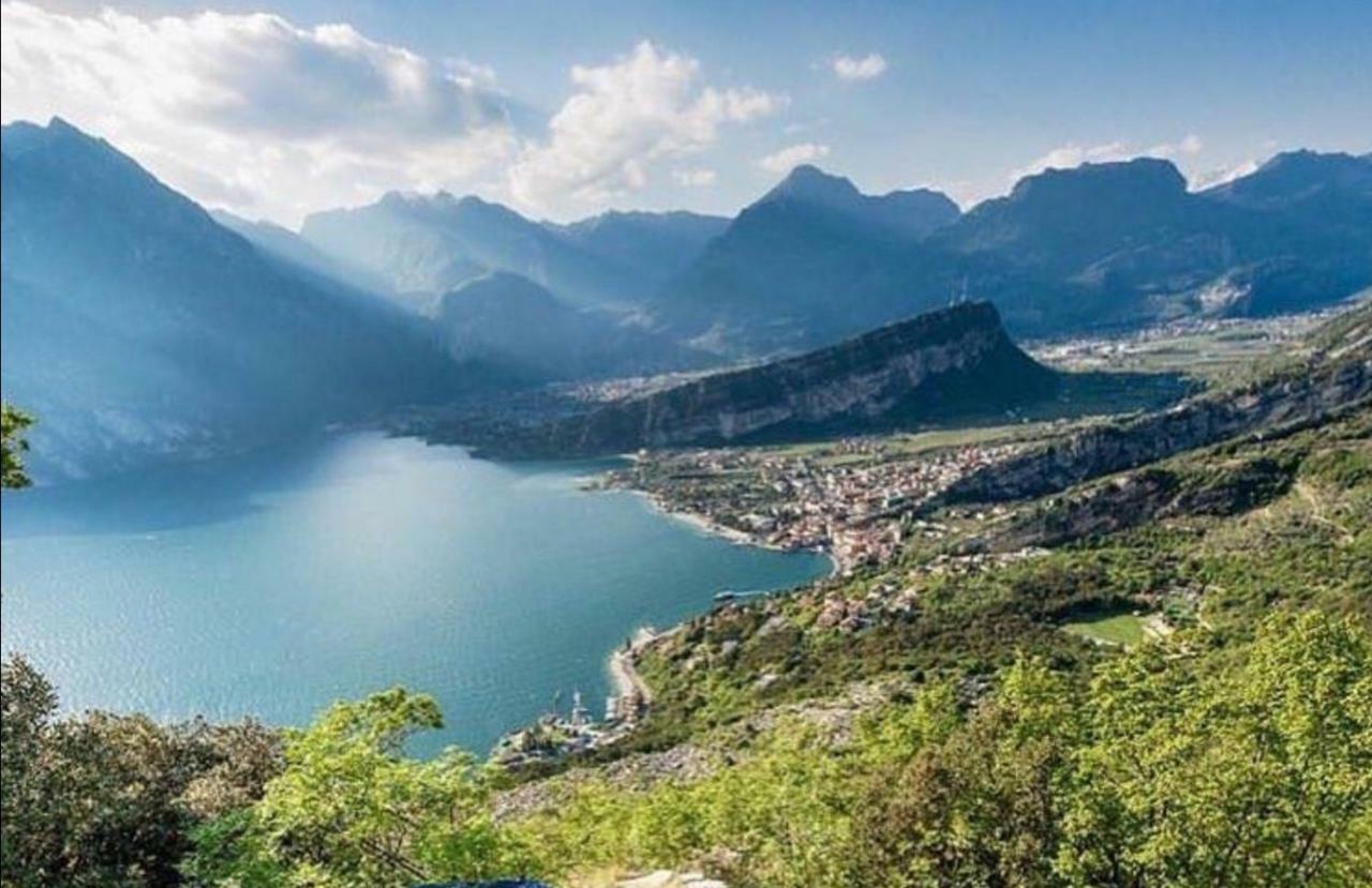 Olive Garden Lägenhet Riva del Garda Exteriör bild